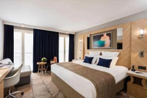 Wholesale Cameroon luxury hotel fitout furniture of laminated wood headboard with leather bed and long desk tale TV cabinet from china suppliers