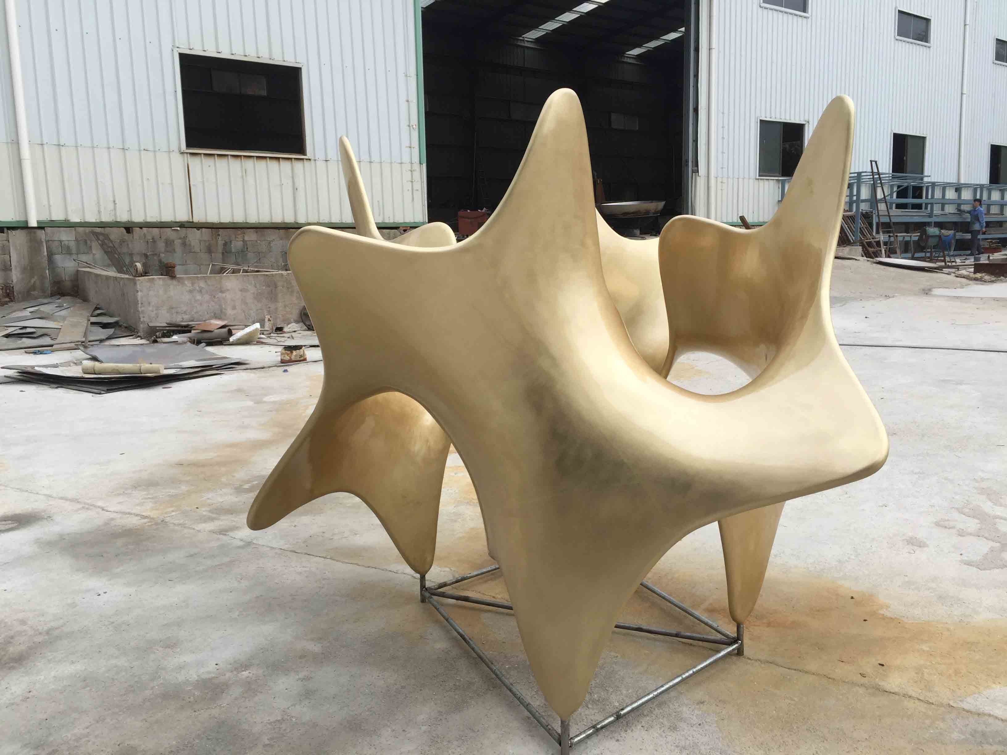 2 Meter Length Bronze Garden Statues Golden Painted Surface Finishing