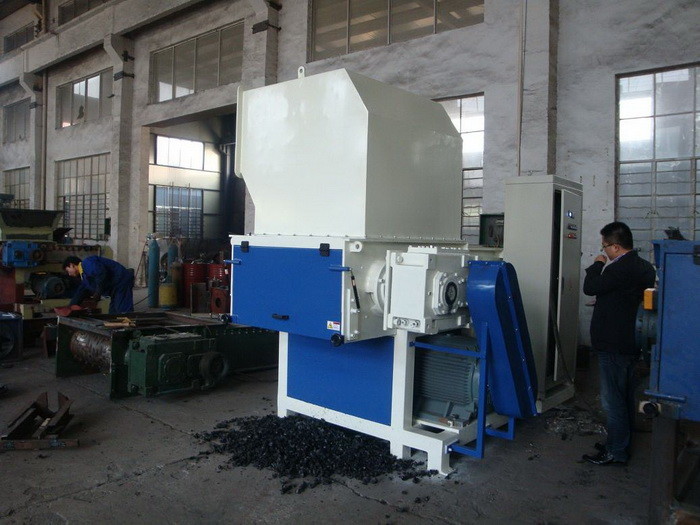 Hard Knife Double Shaft Shredder 380V / 50Hz Voltage Max 1500*770mm Shredding Chamber
