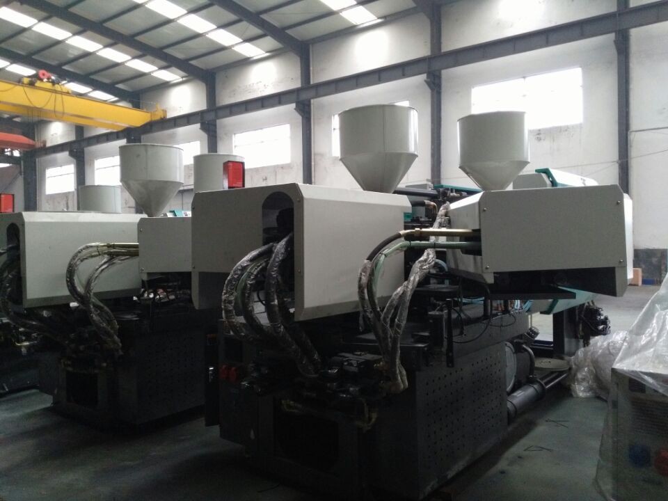 PP Material Soft Hard Plastic Injection Molding Machine CE ISO Approved