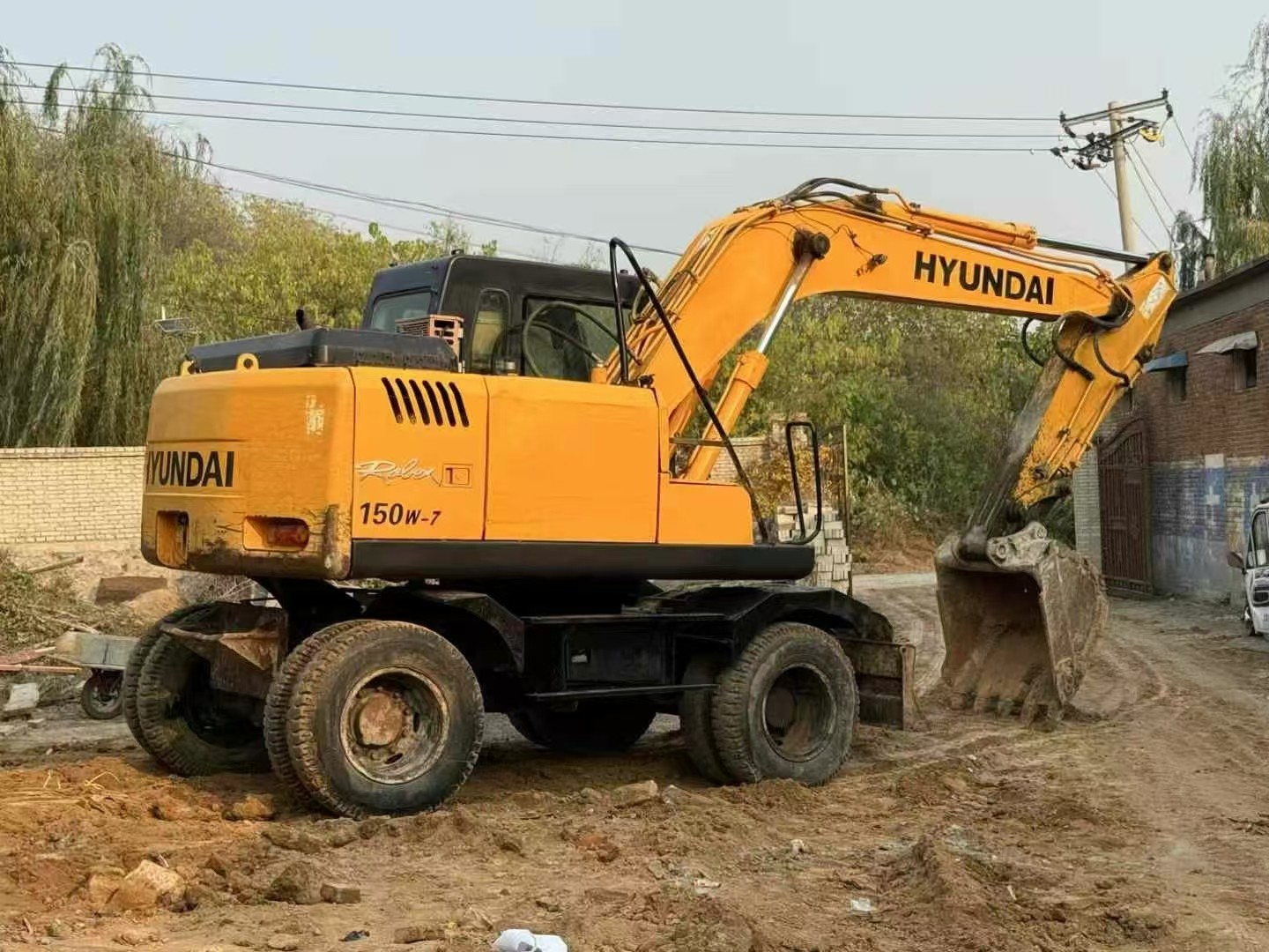 150w-7 Used Hyundai Wheel 15Ton Excavator With 0.71m3 Bucket Capacity