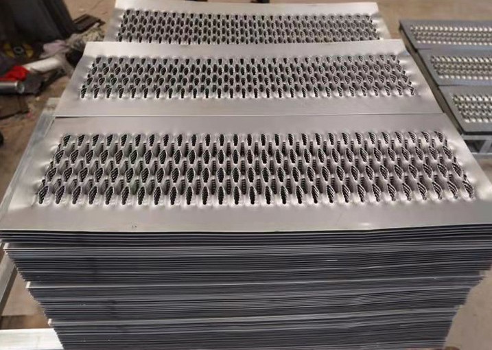 Heavy Duty Grip Strut Perforated Metal Plank Grating