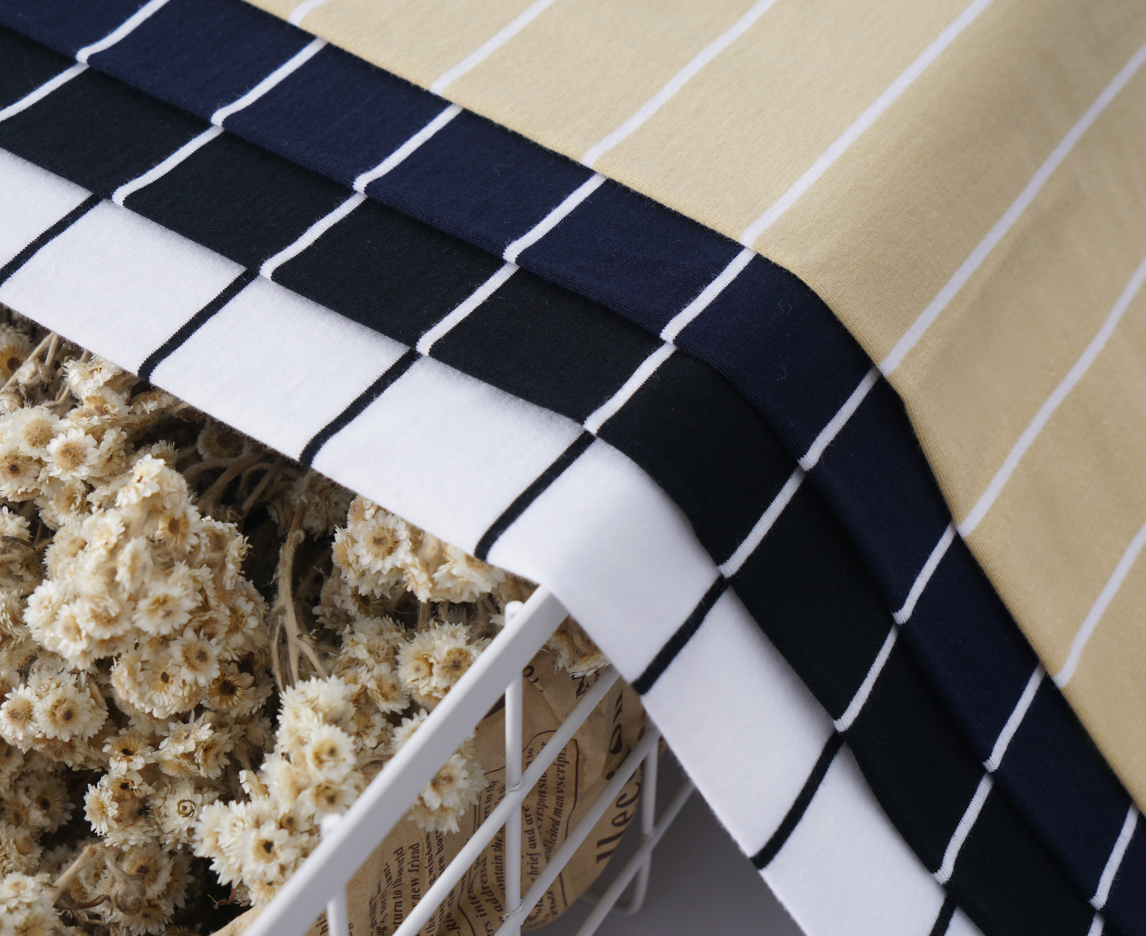 Good Quality Fashionable Comfortable And Breathable Striped Material Fabric For Casual Wear