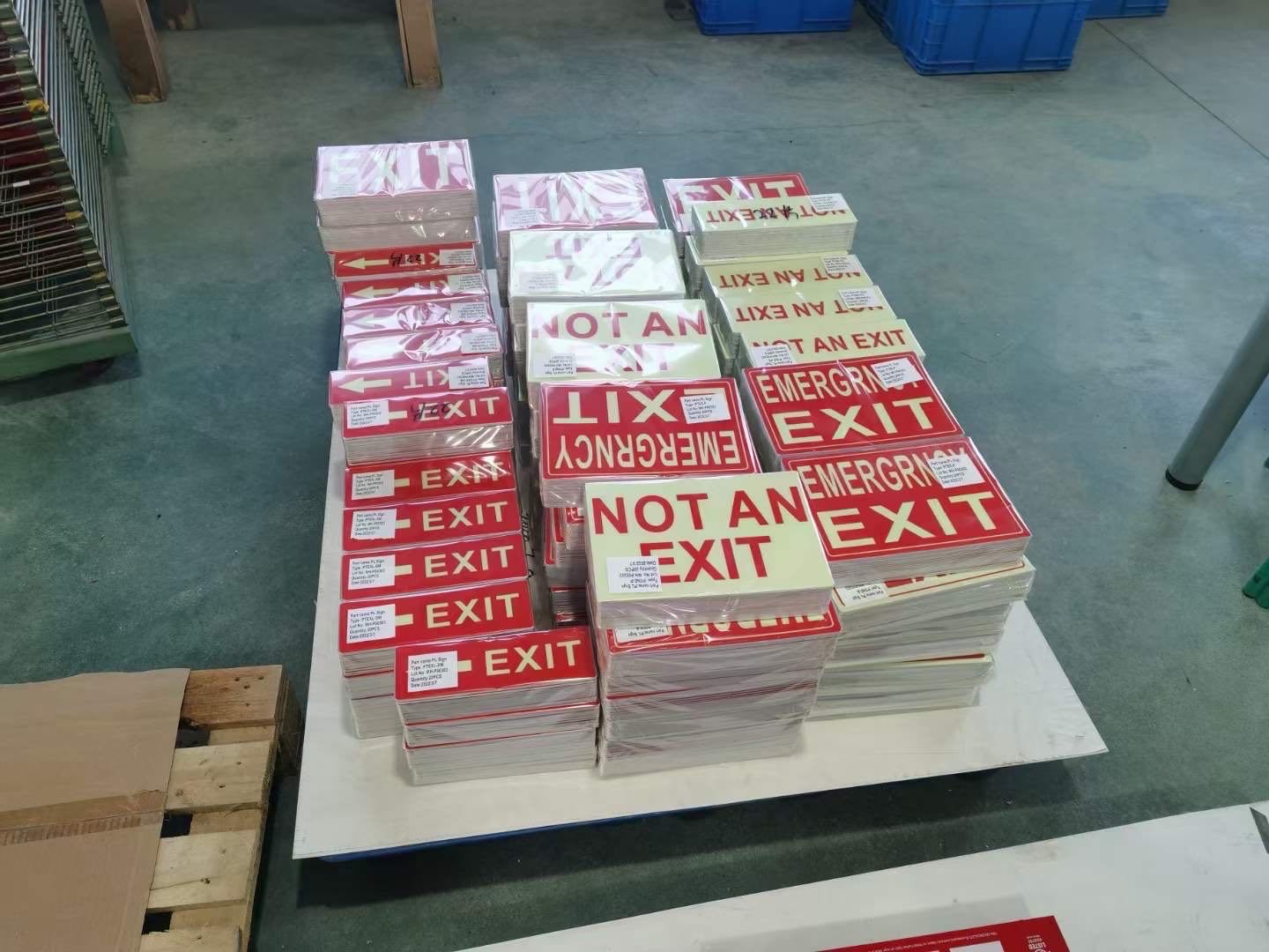 UV / Eco-Solvent Printing Photoluminescent Vinyl Sticker Glow In The Dark For Emergency Exit