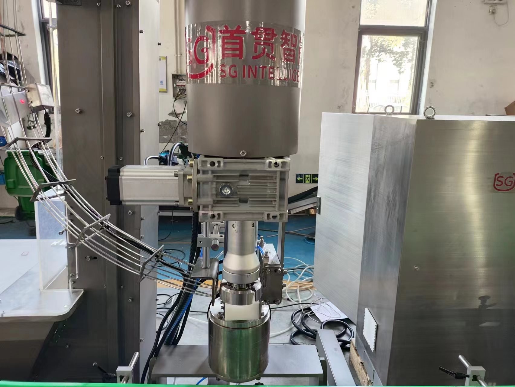 Volumetric Hydraulic Liquid Filling Machines With 4-12 Nozzles Filling And Capping Machine
