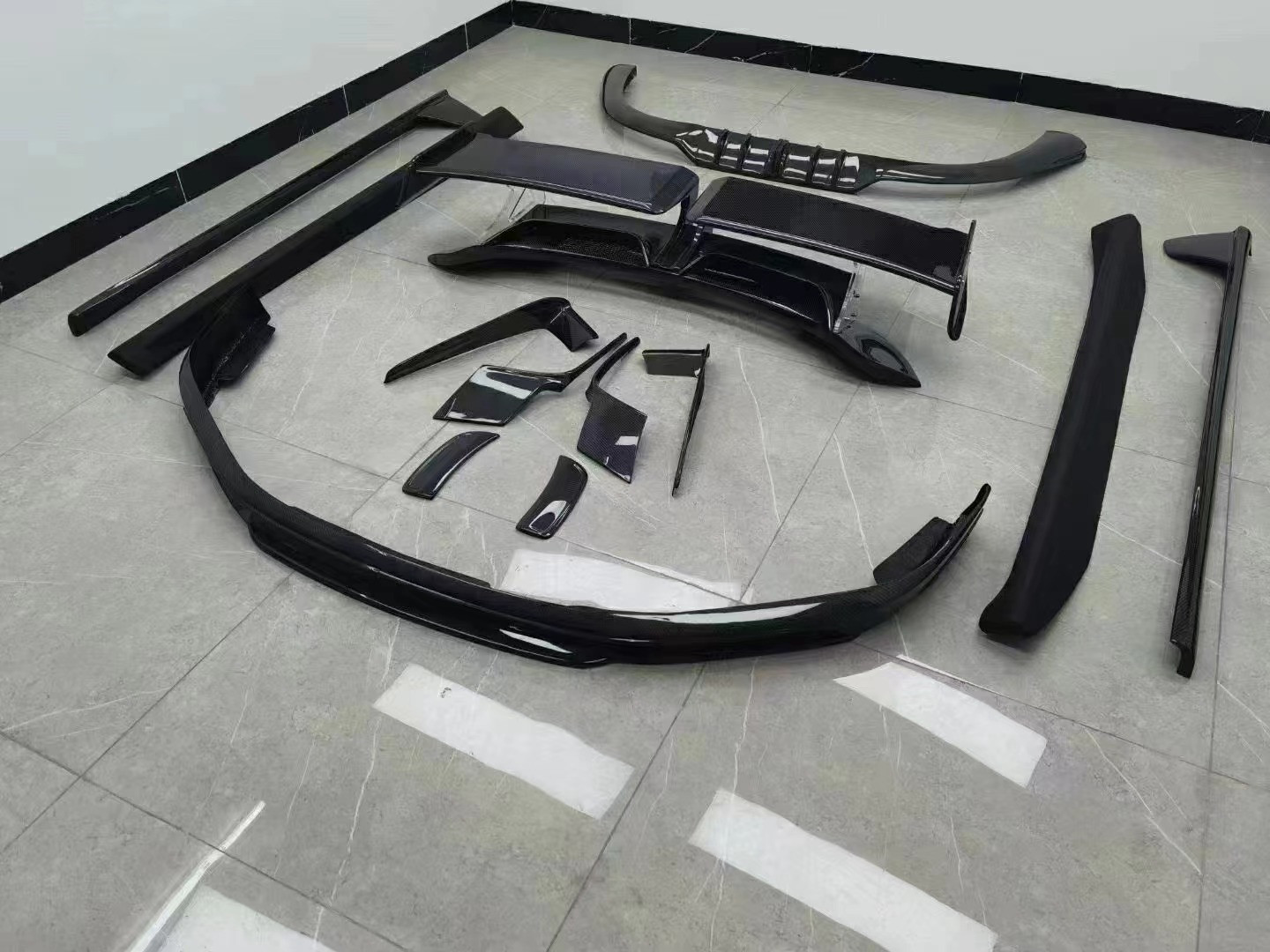 For Porsche 911 992 Carbon Fiber Body Kit 911 992 Upgraded TechArt Style Front Shovel Diffuser Spoiler Side Skirt Body Kit