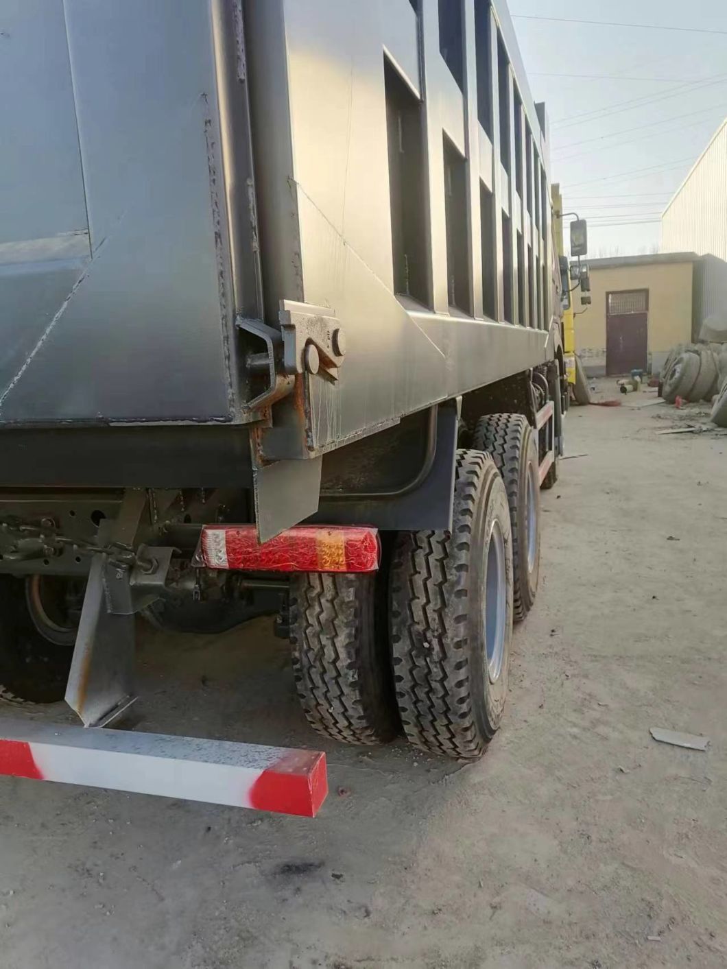 Gray Color Sinotruk HOWO 6*4 Dump Truck Heavy Duty Truck