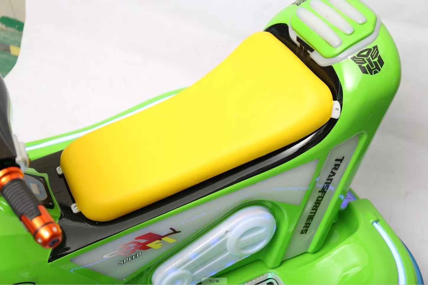Colorful Plastic Parent Kids Arcade Machine Exciting Moto Ride Boat Bumping Portable