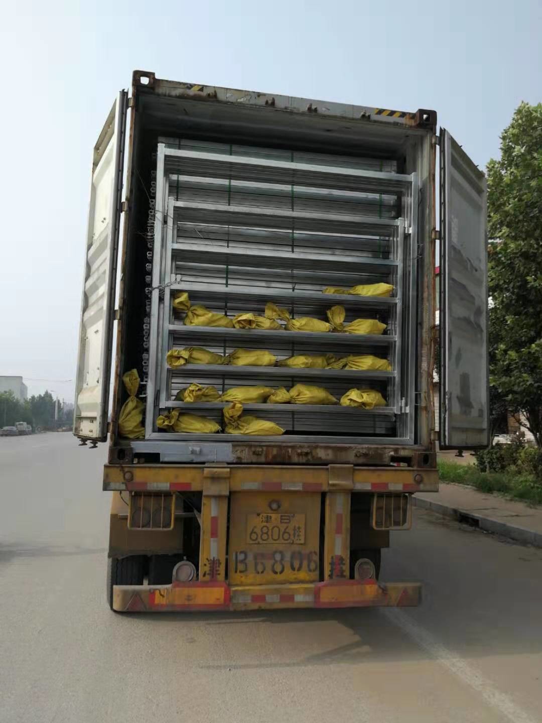 6 Bar Oval Livestock Equipment Portable Cattle Yard Panels Heavy Duty By 1820X2100mm