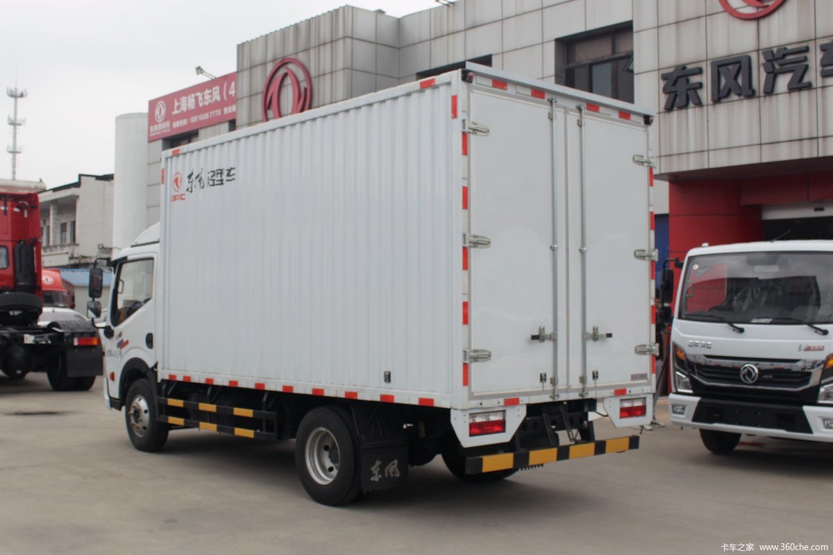 5000kg Gross Vehicle Weight Dongfeng Single Row 4X2 Van Truck