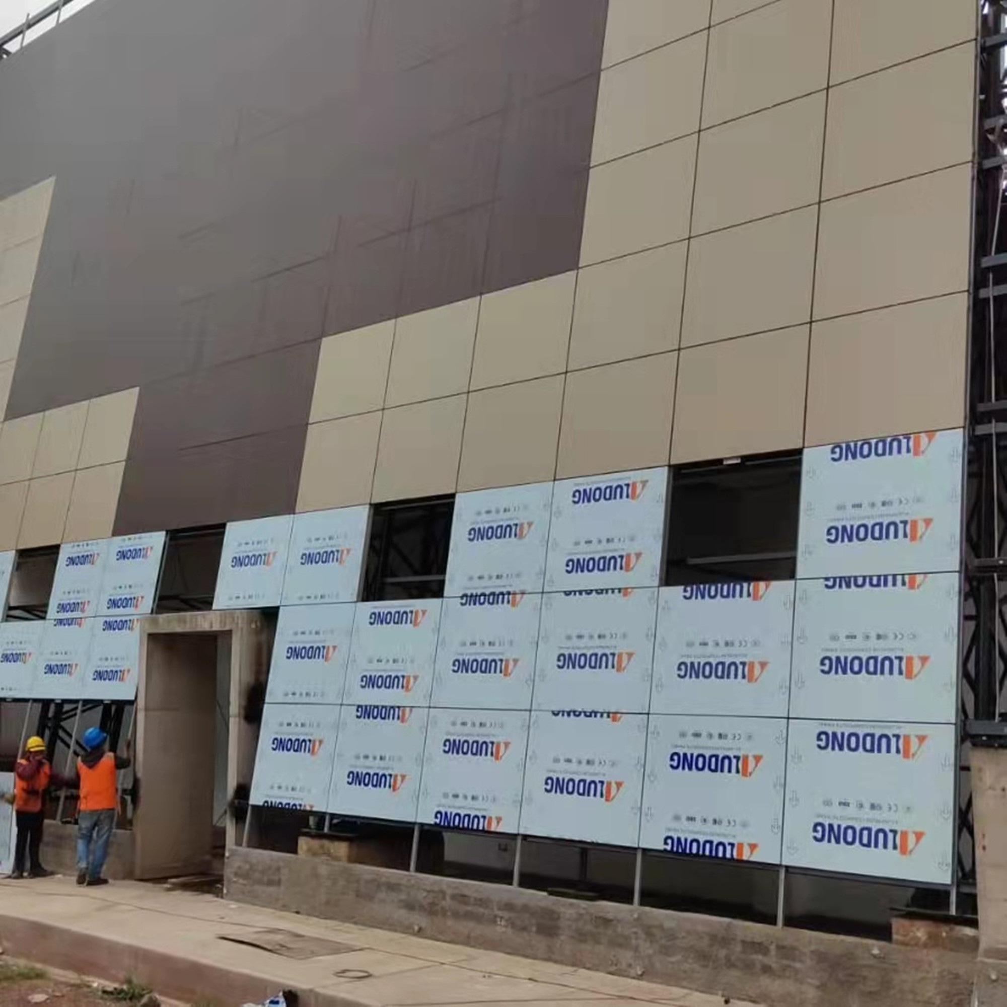 ZWM Aludong PVDF Aluminum Composite Panel Brushed Silver ACP Strong Weather Resistance
