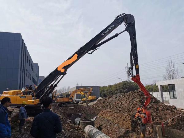 Excavator Volvo 480 Vibro Pile Hammer With Long Boom For9-18 Meter Steel Sheet