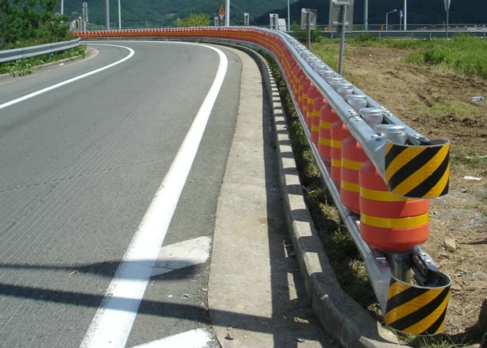 KSI Type Highway Anti - Collision Safety Rolling Barrier / Safety Rolling Guardrail
