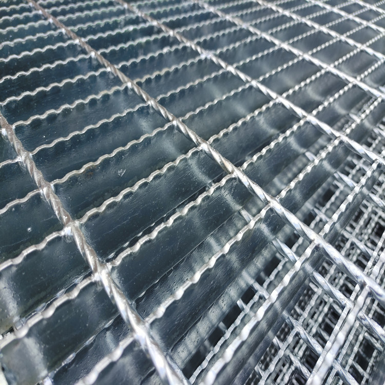 303/30/100 Serrated Steel Grating Drainage Cover Walkway