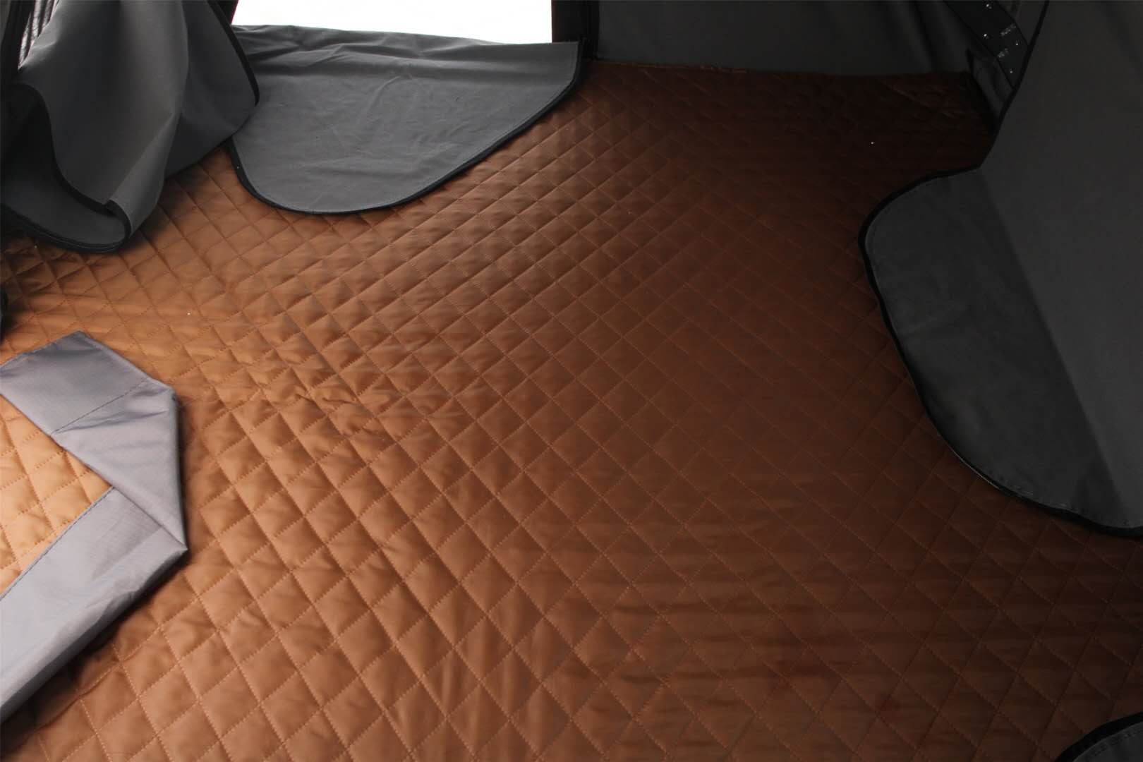 Half Automatic Z Shaped Hard Shell Roof Top Tent