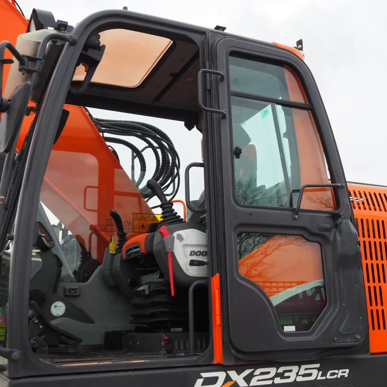 Used Doosan Dx235lcr Excavator 1.05m3 Bucket Capacity Few Working Hours Made in Korea