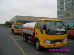 Diesel Delivery 4x2 JAC Mobile Oil Tank Truck , Refuelling Petroleum Tanker