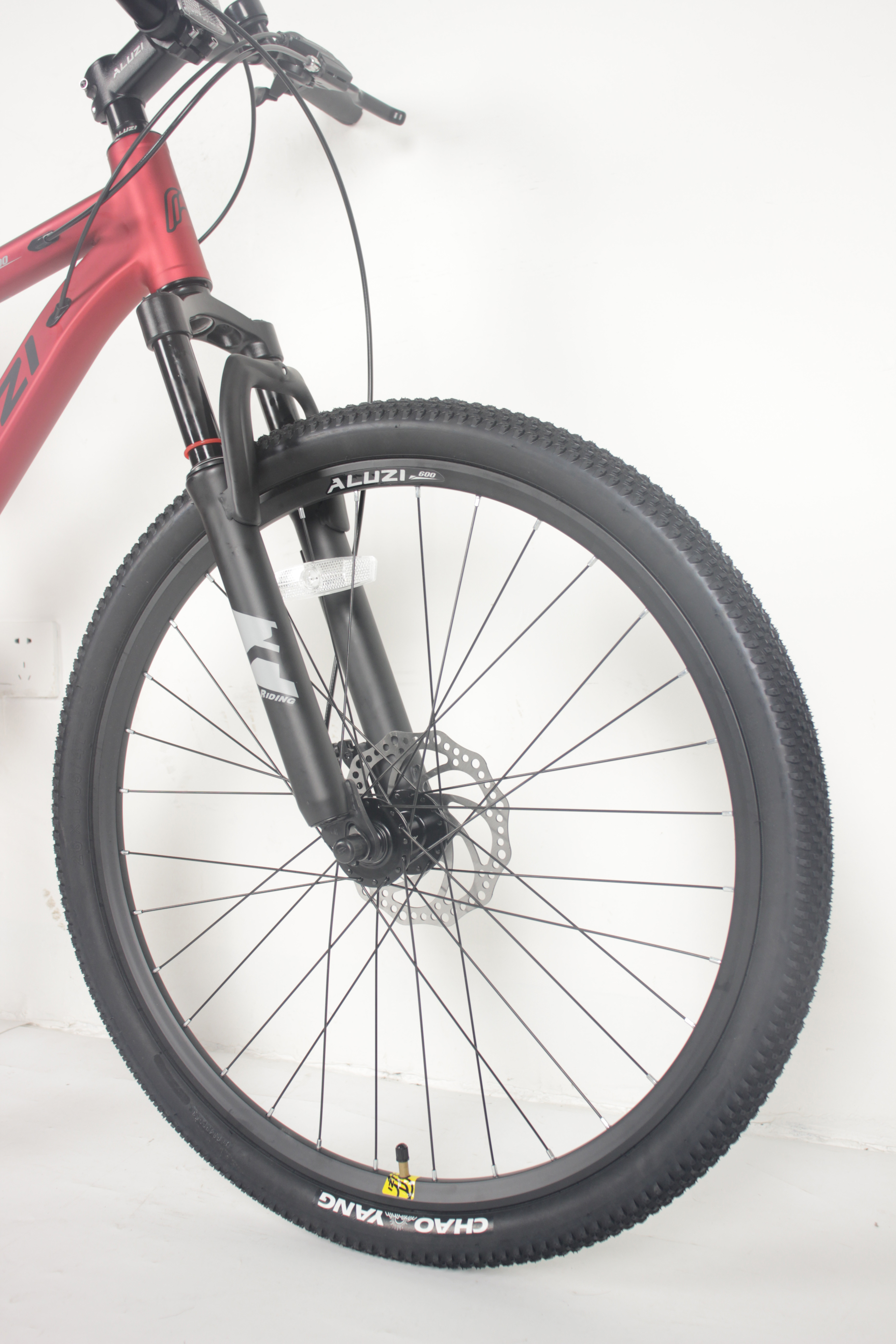 Carbon Steel 21-Speed youth mountain bike With Shimano Derailleurs And Suntour XCT Fork
