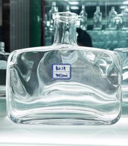 Wholesale 100ml 200ml 375ml 500ml 750ml 1000ml Clear Glass Bottle for Whiskey Vodka Brandy Gin from china suppliers