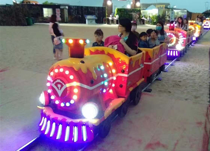 2KW Power Train Amusement Ride 1 Train Head 3 Carriages Thick Material