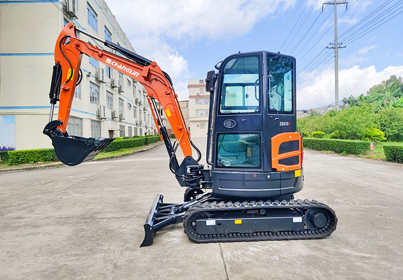 3.5 Ton Mini Excavator Zero Tail Swing 0.12M3 With High Power Yanmar Engine
