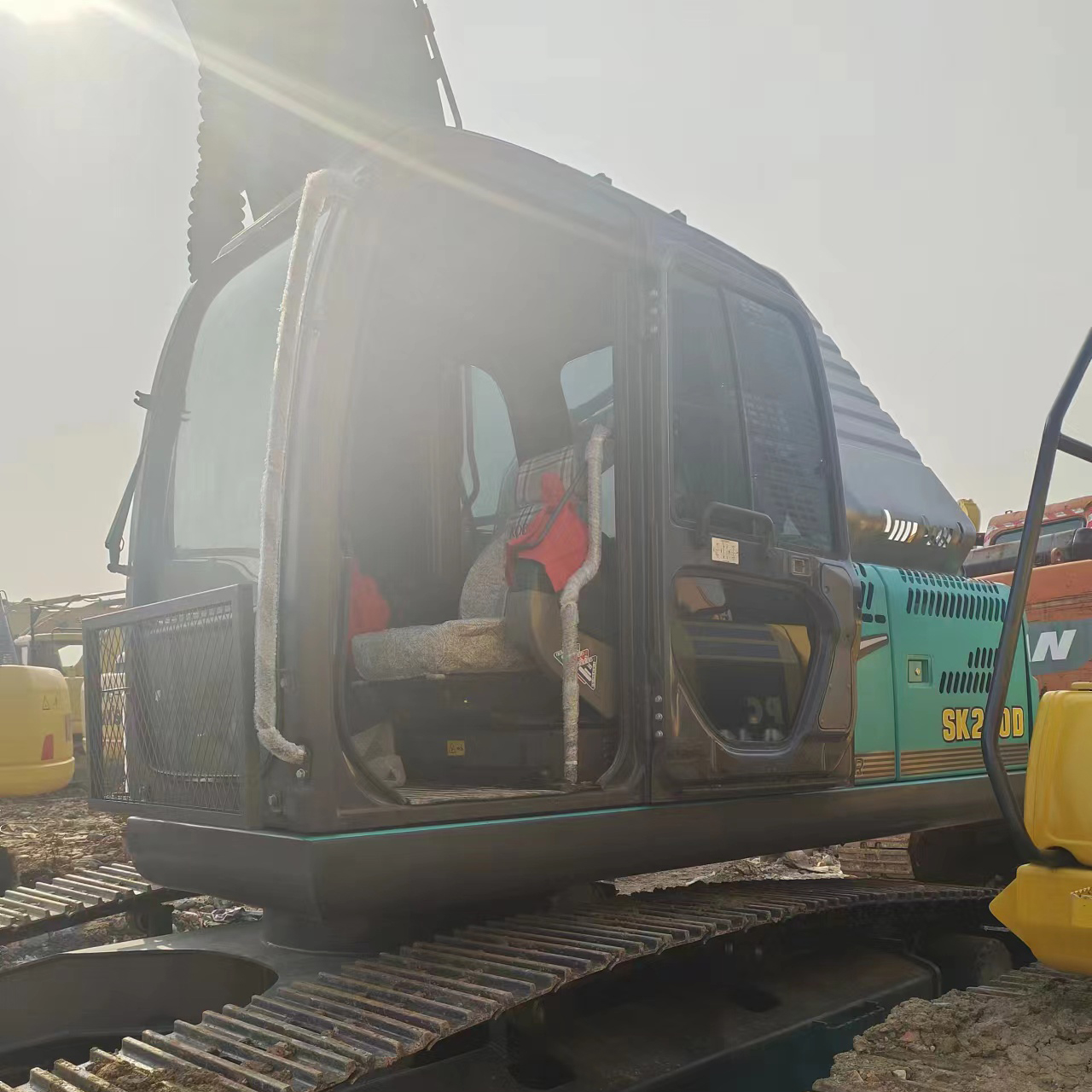 Operating Weight 21200 Used Kobelco SK210 SK200 Medium Crawler 21ton Digger Excavator