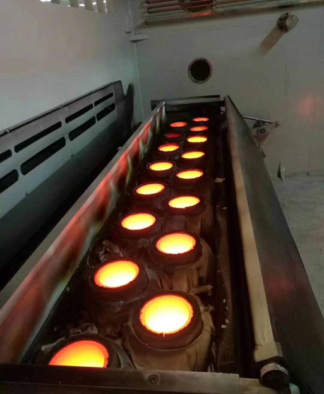 Crucible Vacuum Metallizer for Pet Yarn Film in Customers Demand Color