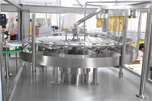 Small Carbonated Drink Filling Machine 3000-18000 Bottles / Hour ISO Certificati