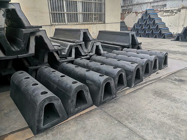 300% Elongation V Type Fender High Hardness 200mm Height