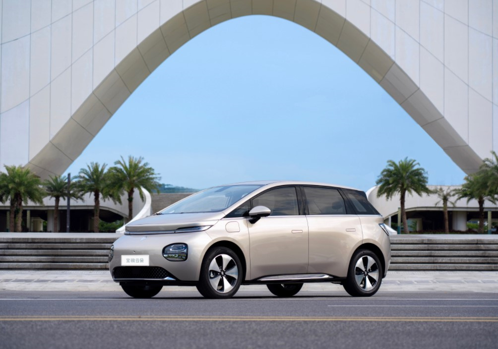 Wuling Baojun Yunduo Cloud 5 Seat Hatchback Energy Vehicle with 360km Range Pure Electric Car and 5-door Body Structure