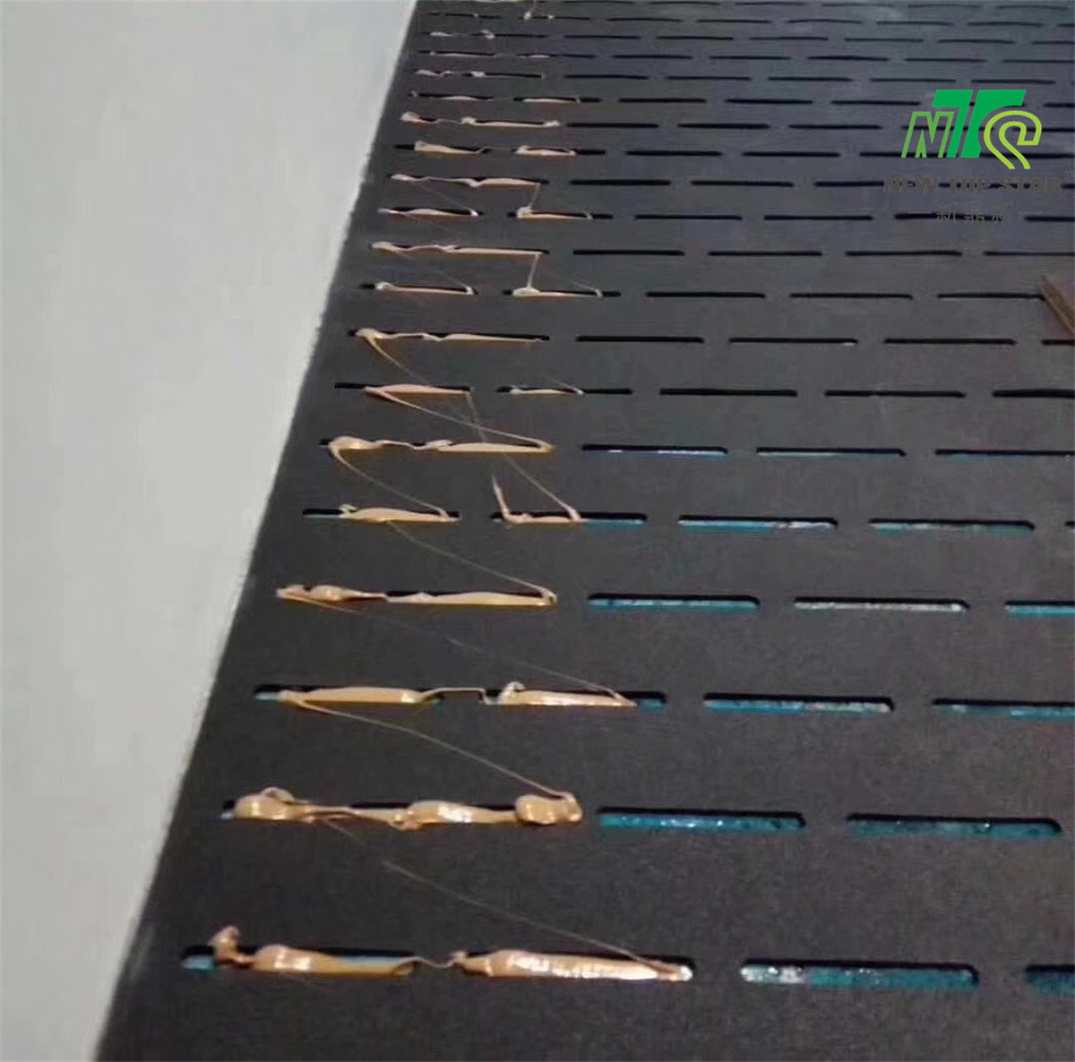 Durable Slotted Heated IXPE Foam Underlayment 2mm With Hole