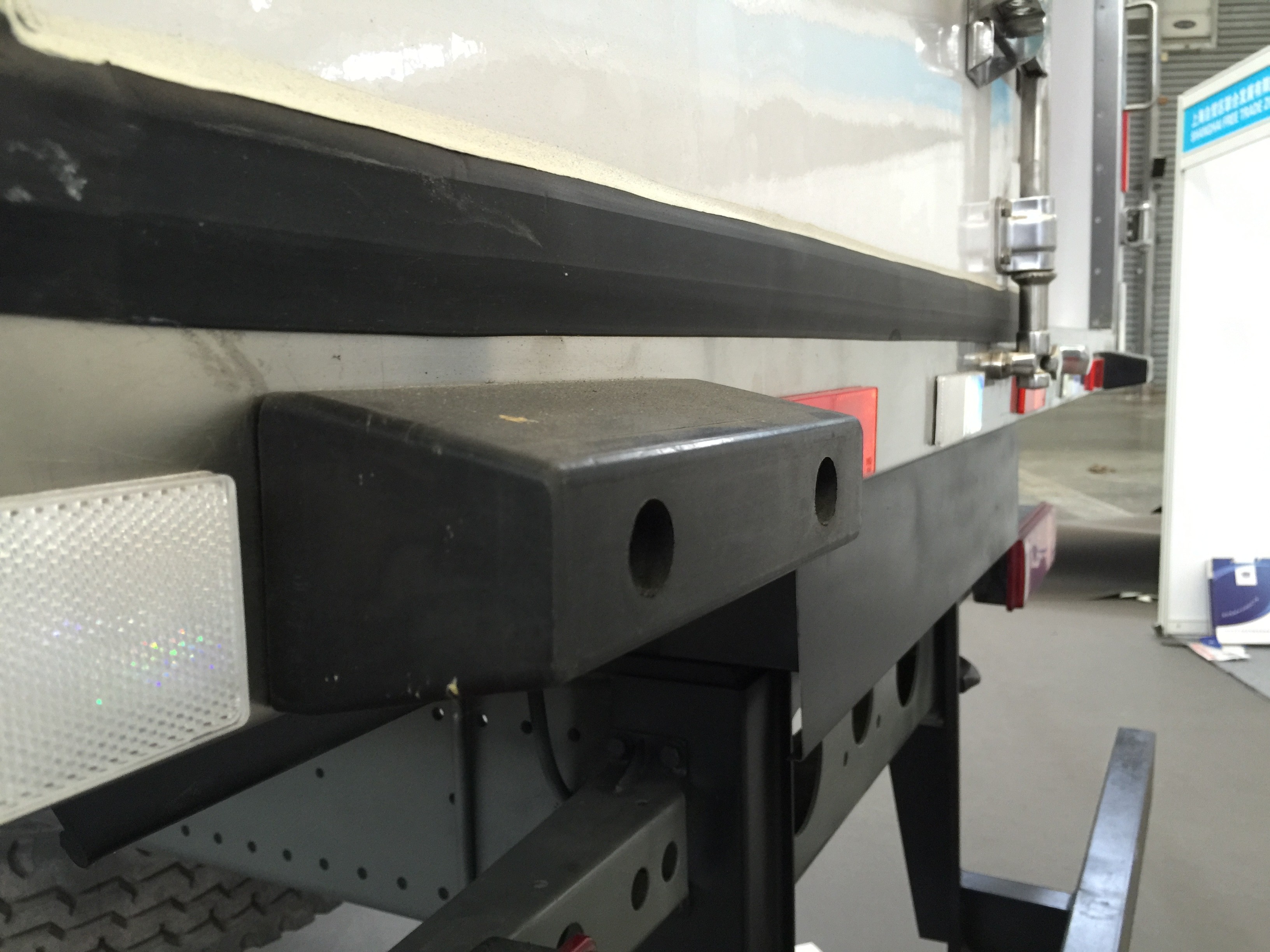T5G 340HP Refrigerated FRP Sandwich Panels Box Truck for transport , Commercial Refrigerated Vans