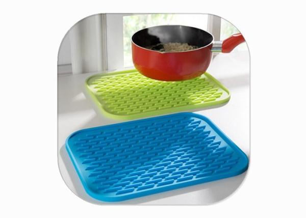 Heat Resistant Anti Slip Silicone Mat / Silicone Pot Mat Square Shape FDA