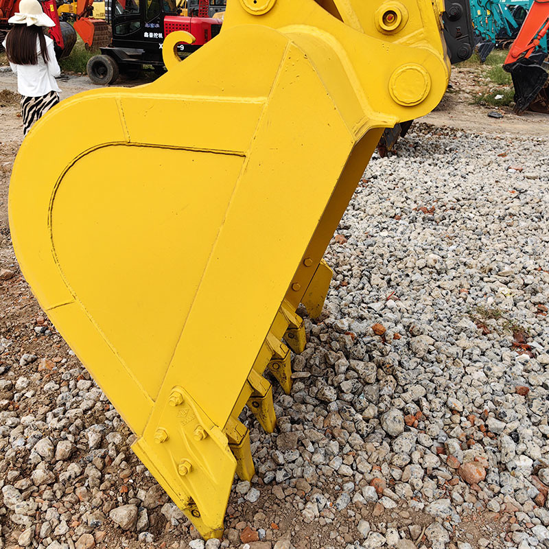 Used Middle Size Komatsu PC240 Excavator 1.2m³ Bucket Capacity 400L Large Fuel Tank
