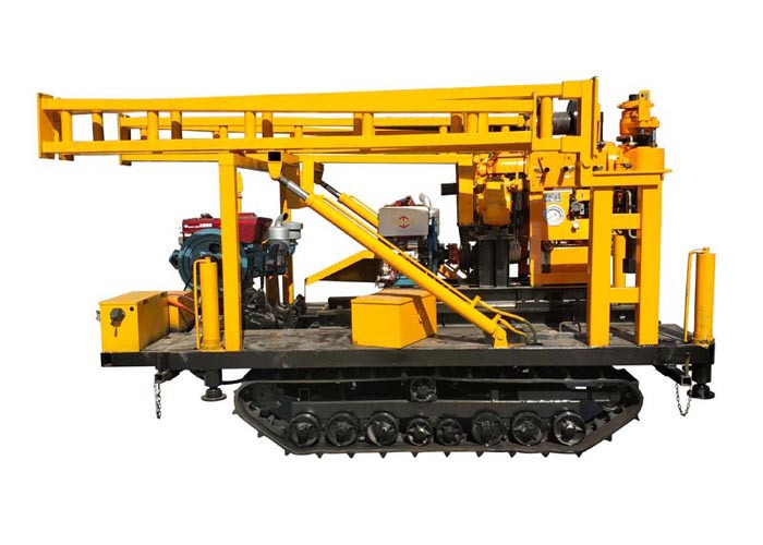 Diesel Engine And Rubber Crawler 4MT Loading Track Transporter Ultimate Transport Solution