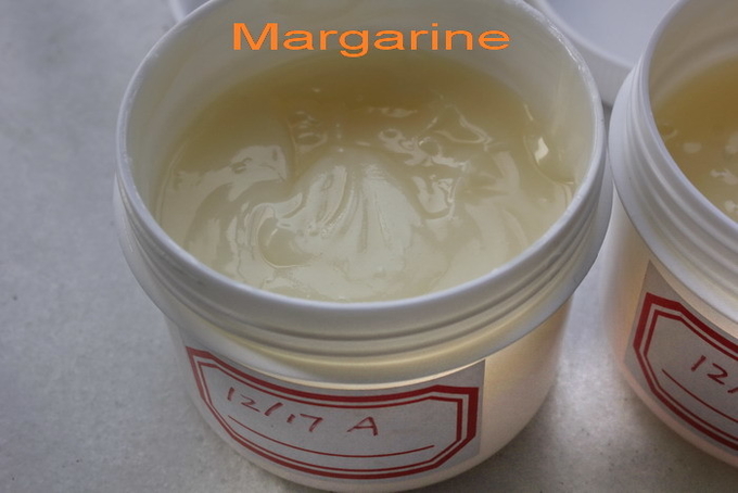 Polyglycerol Esters Of Fatty Acids 20kg Water Soluble Food Grade Emulsifier For Ice Cream
