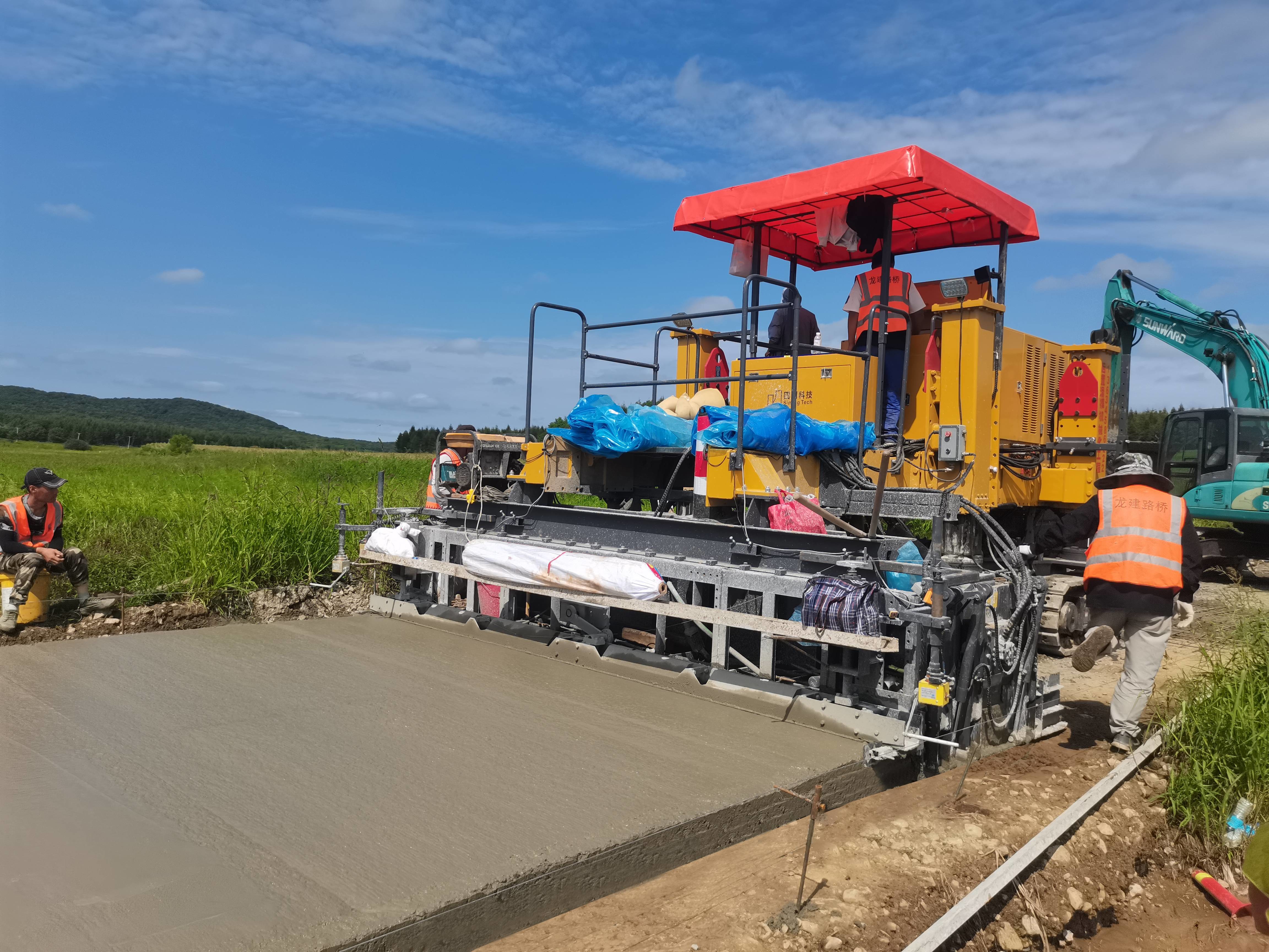 High Pressure Slipform Machine For Rural Road And Shoulder Less Road