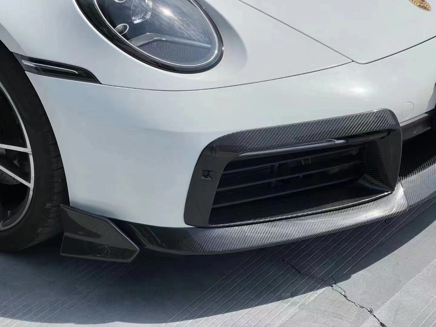 Auto Parts for Porsche 911 992 Carbon Fiber Body Kit 911 992 Upgraded Bras-style Front Shovel Diffuser Spoiler Body Kit