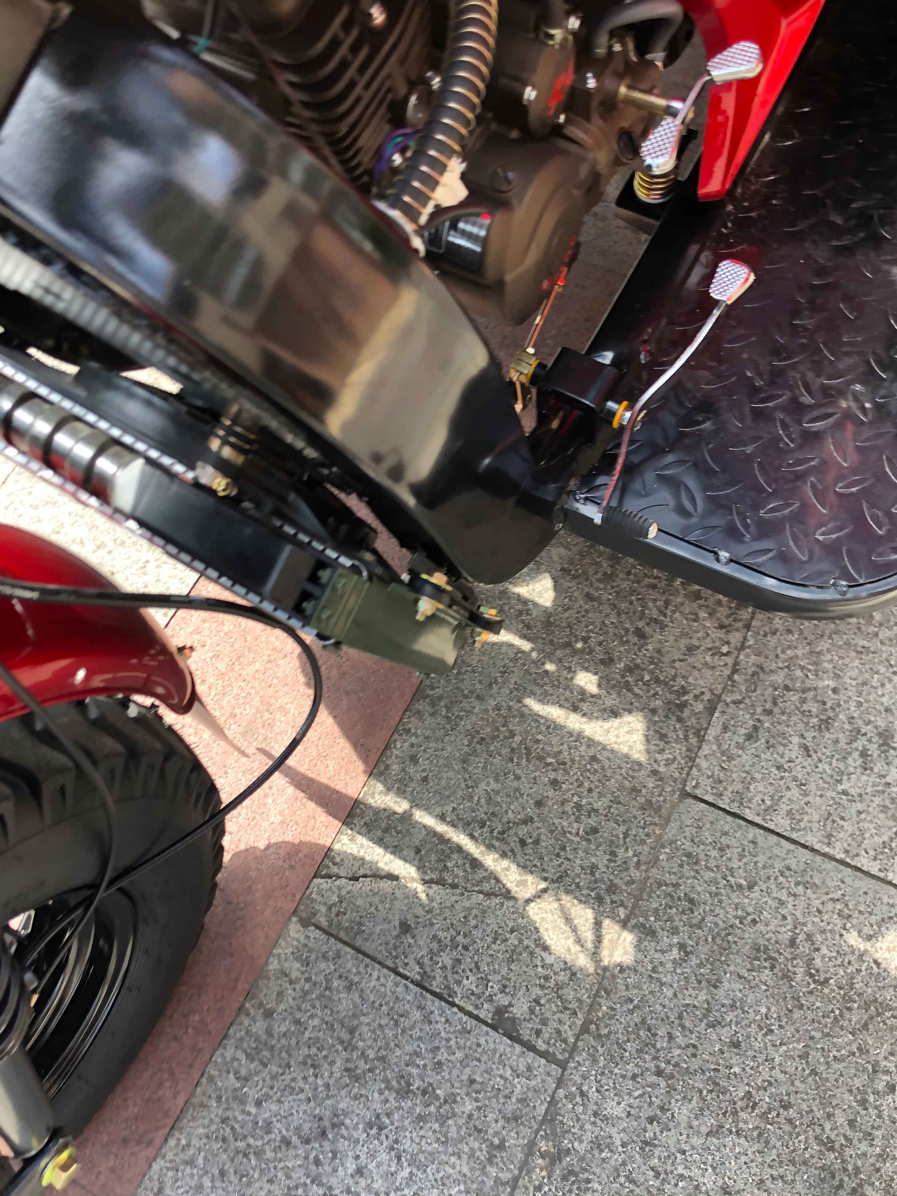 Chinese Manufacturers 300cc Self Loader Gas Powered Five Wheel Tricycle for Products