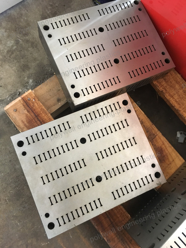 Plastic Moulded Components Injection Molding Tool Used To Produce Thermal Insulation Strip