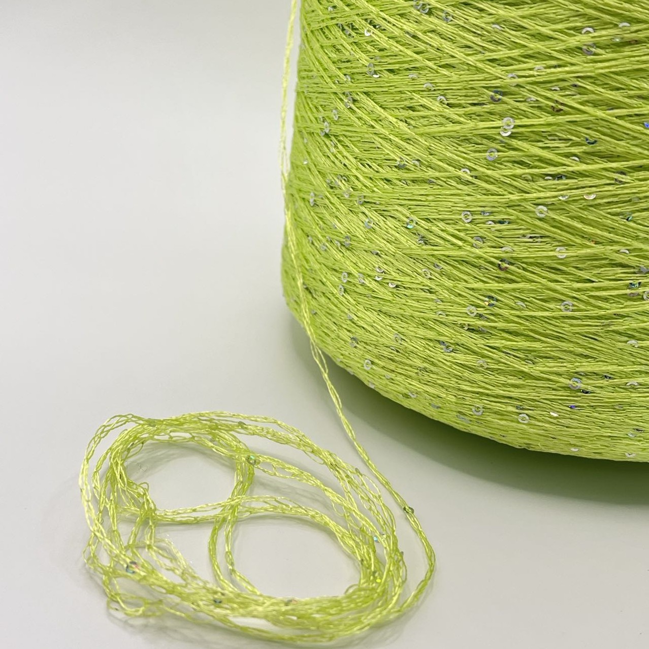 1/5.5NM 100% Polyester Sequin Yarn Eco-Friendly For Both Beginner And Advanced Crafters