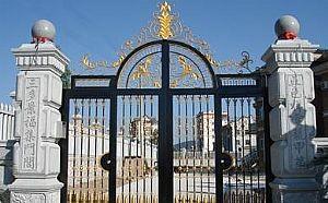 Wholesale Waterproof Courtyard Iron Gates Powder Coated Frame Finishing Black Color from china suppliers