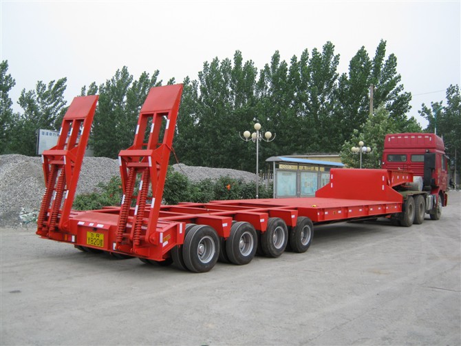 Semi-Trailer 4 Axles 13.73m 75 Tons 80ton Lowbed Flat Low Bed Loader in Qatar