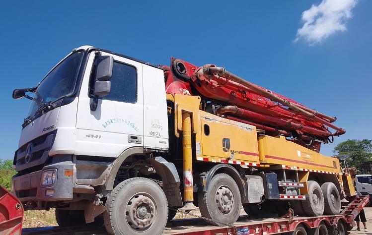 Used Secondhand Putzmeister Concrete Pump 46m 56m Truck for Mixer