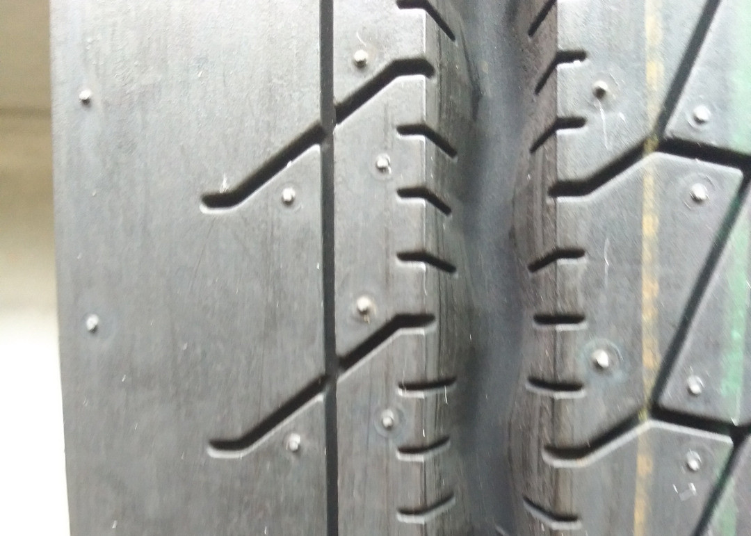 Cost Effective Highway Truck Tires 295/80R22.5 High Durability For Steer Axle