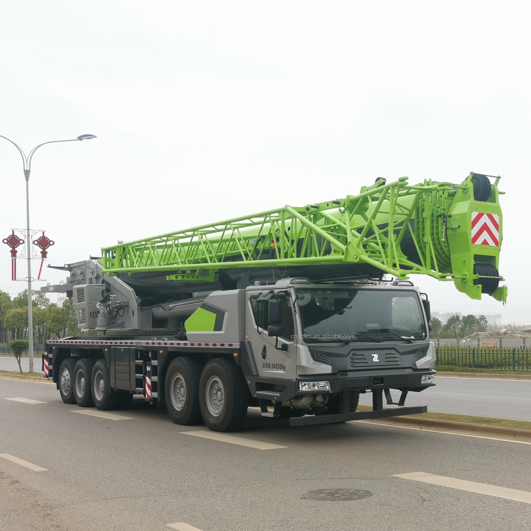 100 Ton ZOOMLION Hydraulic Used Truck Crane The Essential Equipment for Construction
