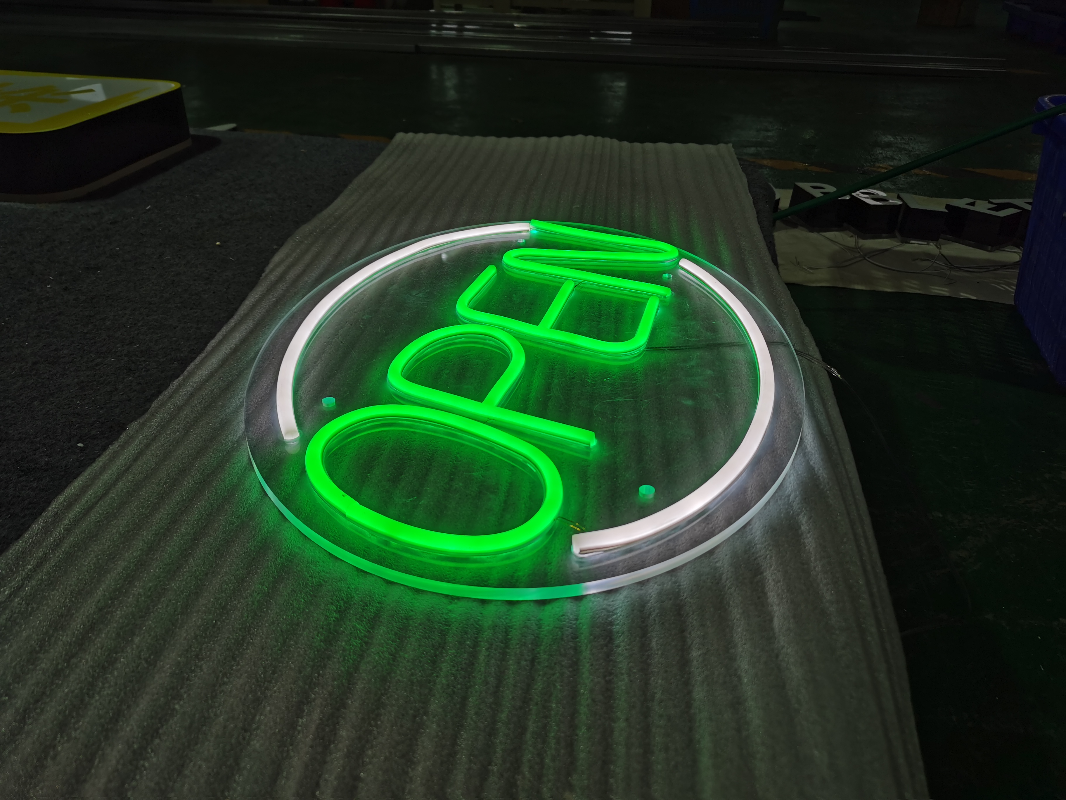 Manufacturer customization hanging business neon store led open sign