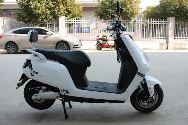 Compact Electric Motorcycle Scooter , Battery Operated Scooters 72V / 20AH