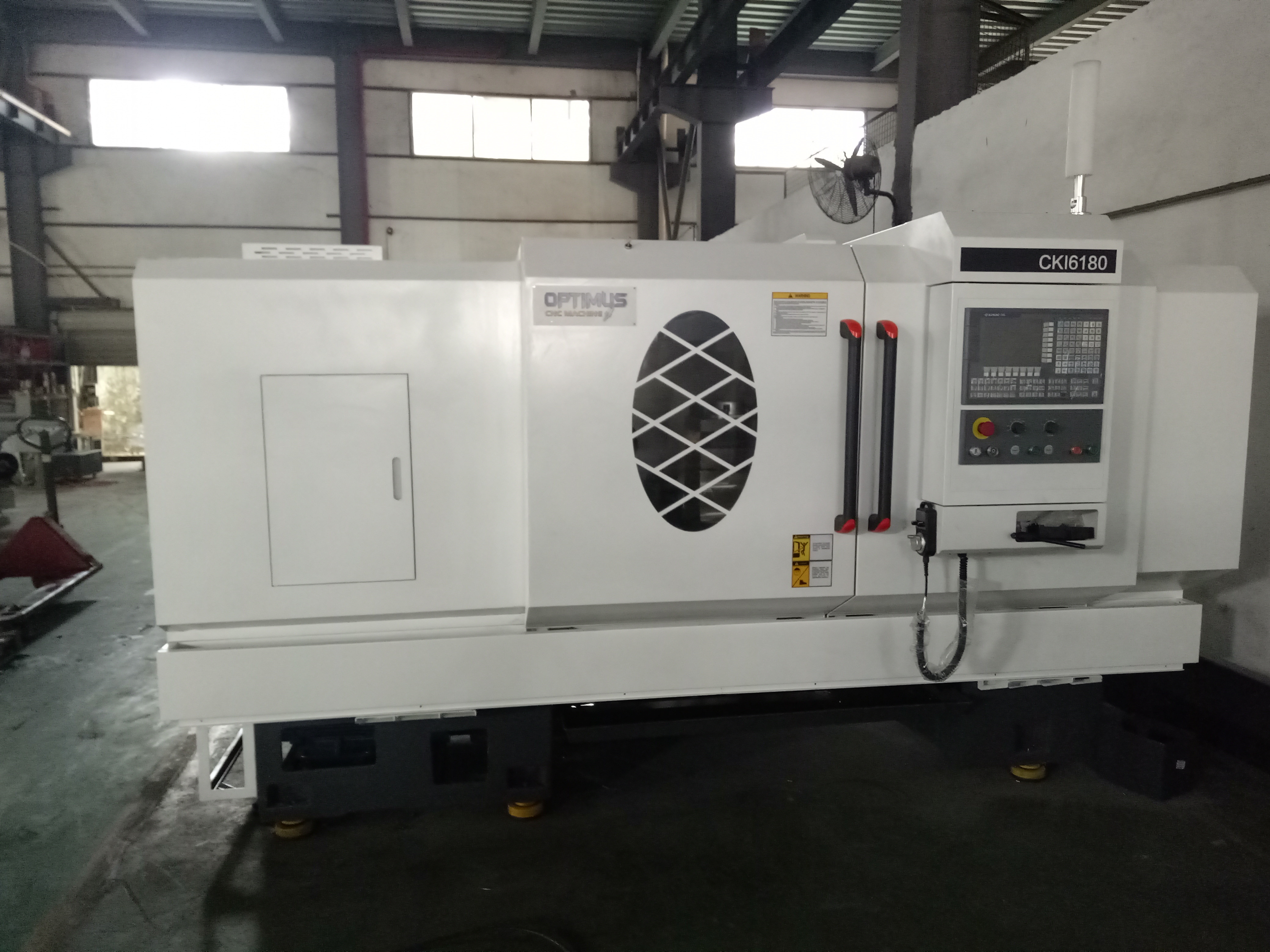 250mm Sleeve With 11KW Spindle Motor Flat Bed Slant Bed Vertical Machine CNC Lathe CNC Turning Axial Parts 