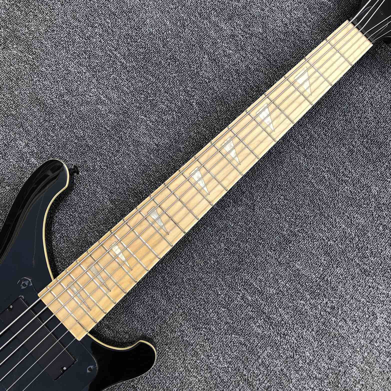 Custom Maple Fingerboard Ricken 6 Strings 4003 Model Bass Guitar in Black Hardware
